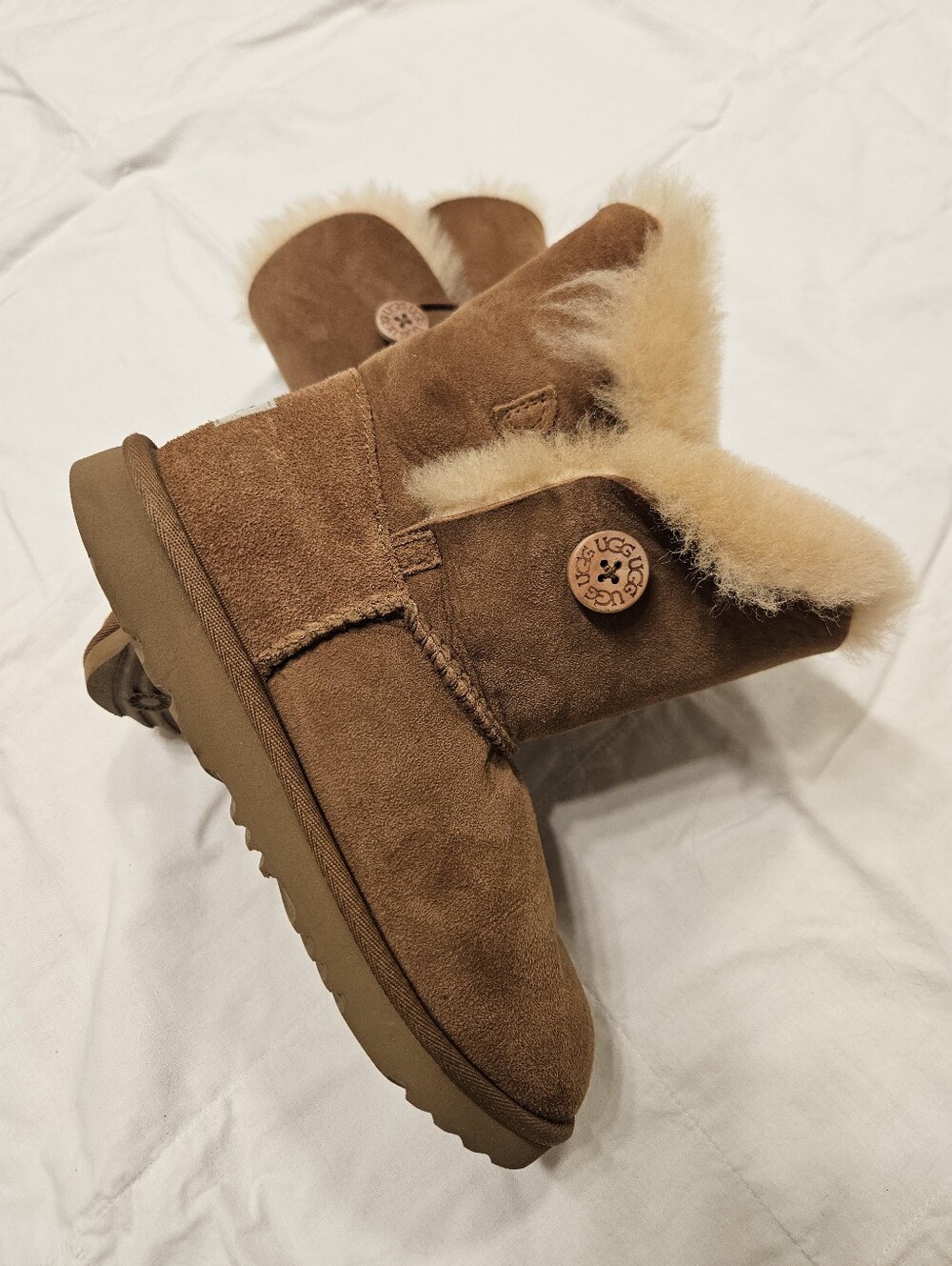 UGG Bailey Button II Chestnut Suede Boots Kids 5 / Women’s 7